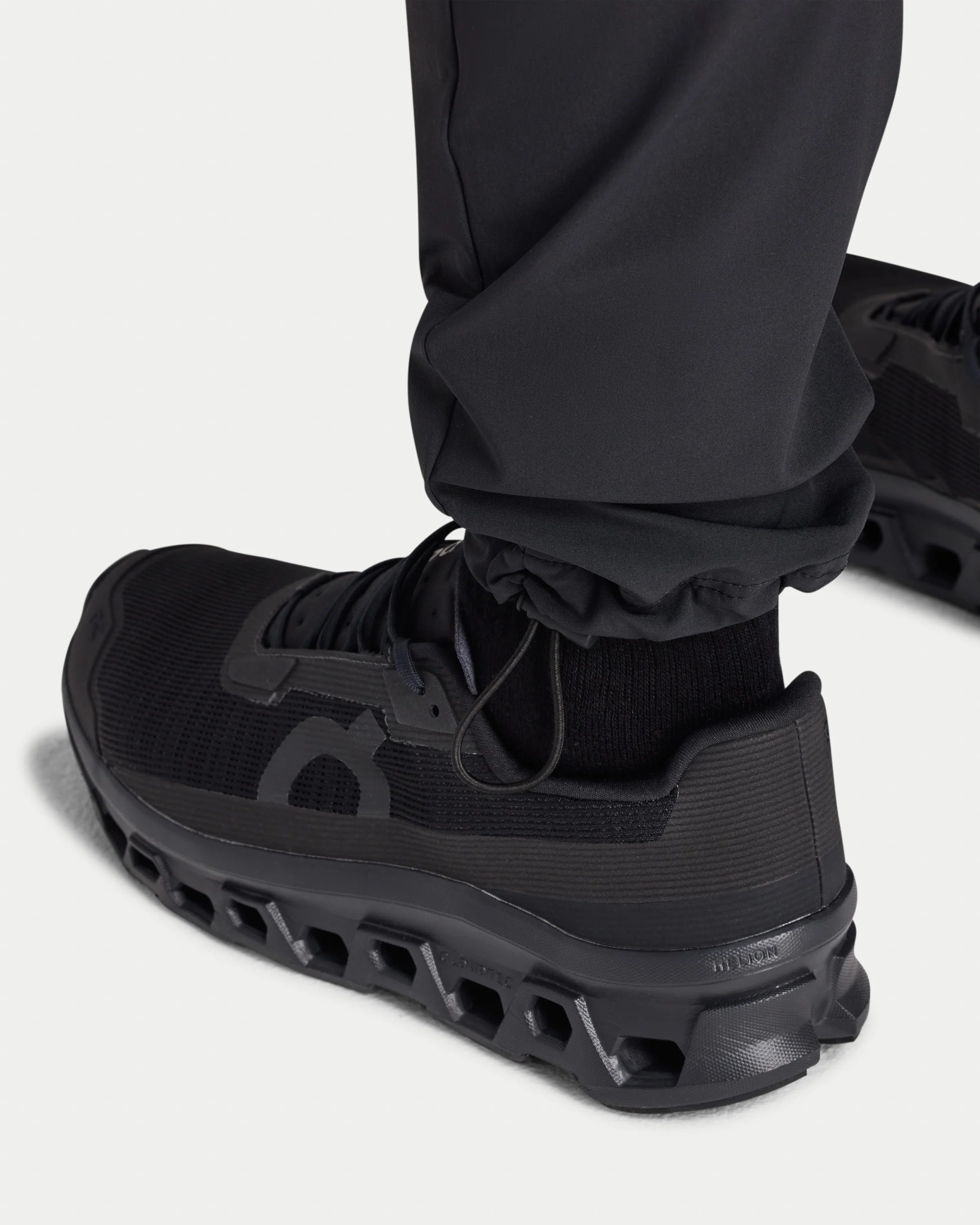 Mens Tapered Tech Cargo Pant - Image 6