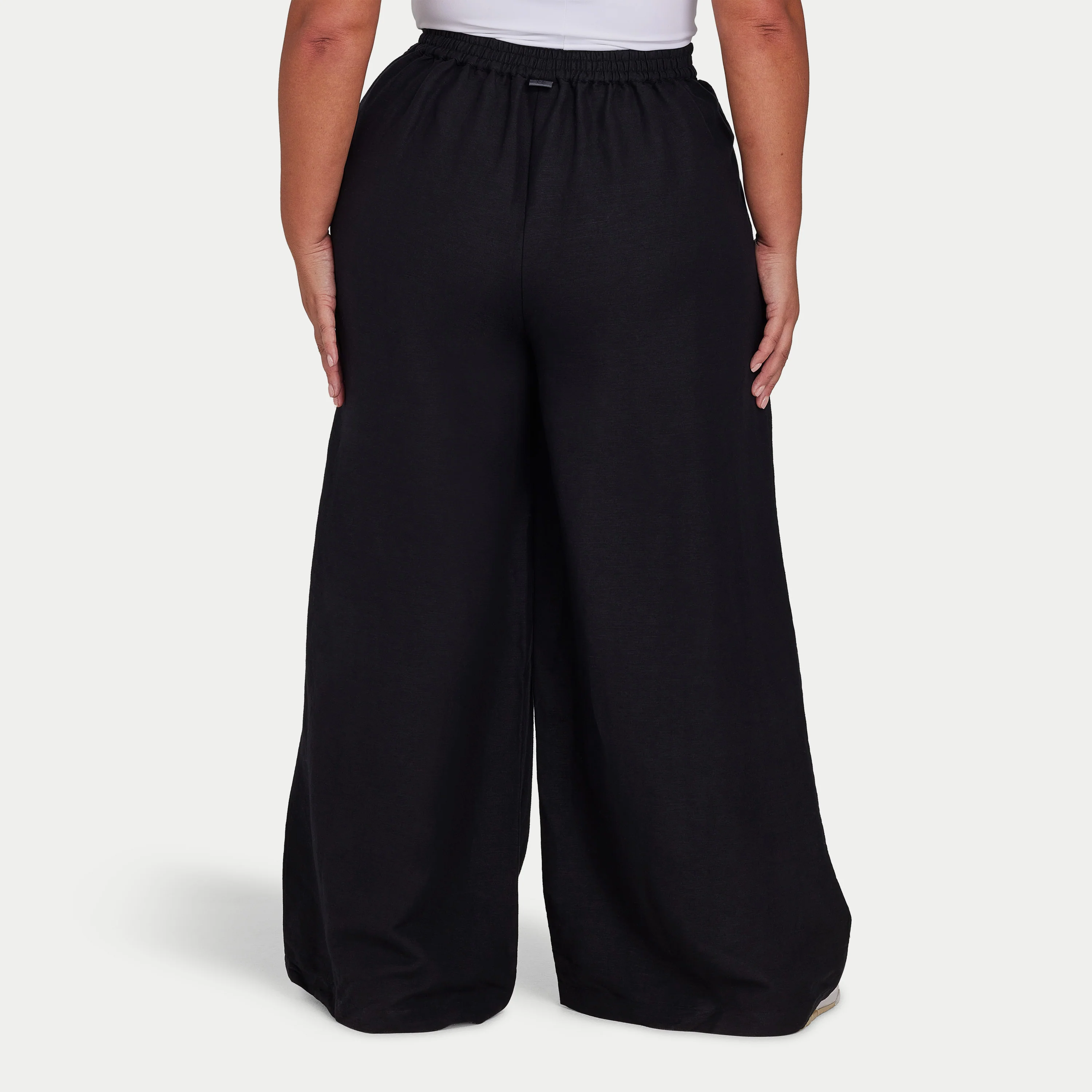REWEAR Womens Linen Mix Wide Leg Trouser - Black - Image 2