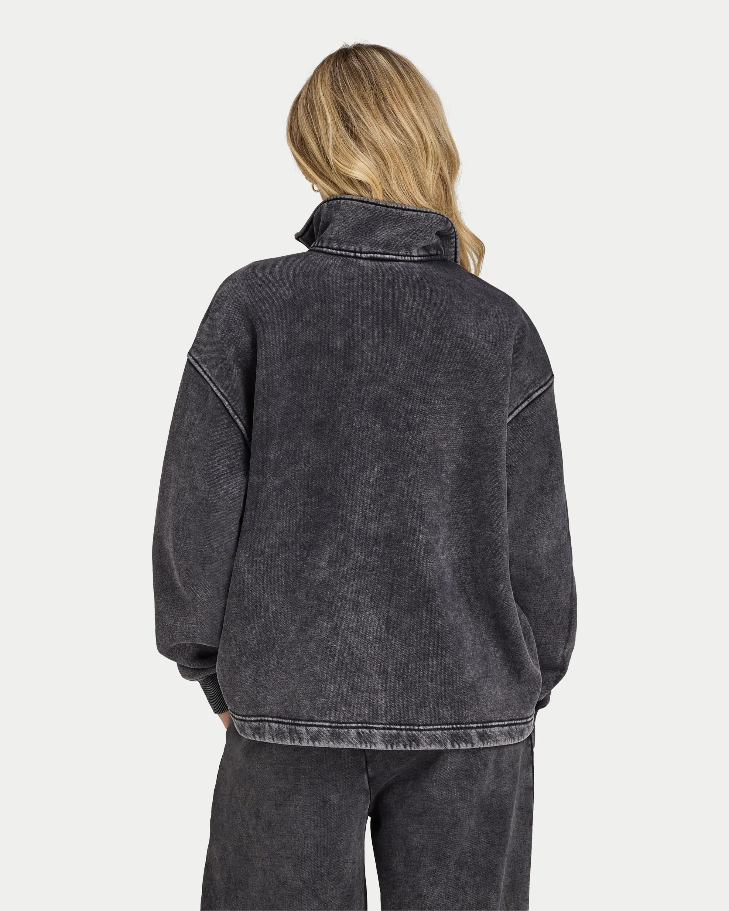 Womens Signature Washed Oversized 1/4 Zip Sweatshirt - Image 3